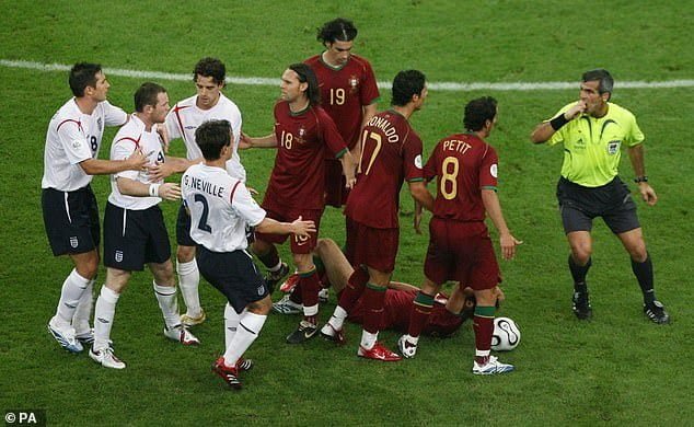 Rooney: Ningefanya Kama Ronaldo
