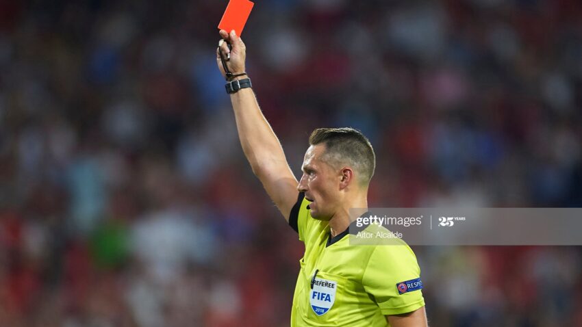 Mwanzo wa Matumizi ya Kadi Nyekundu