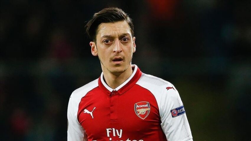 Mesut Ozil Bingwa wa Misaada Anaeachwa na Wakati