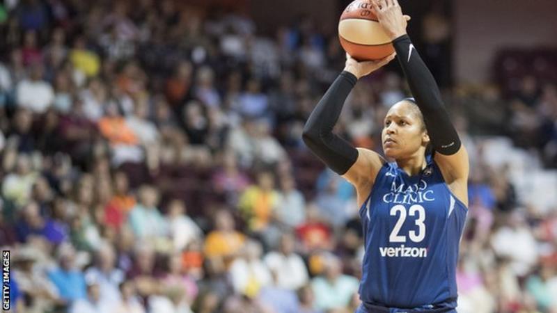 Moore Shujaa wa WNBA Sakata la Irons