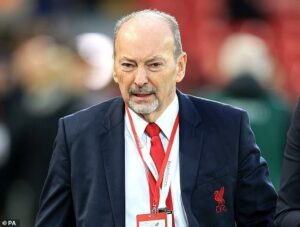Liverpool Kuagana Rasmi na Mtendaji Peter Moore.