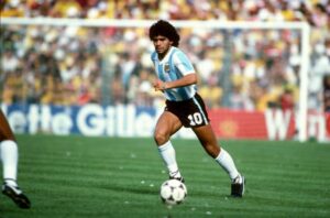 Leeds unitd Walitaka Kumsajili Diego Maradona