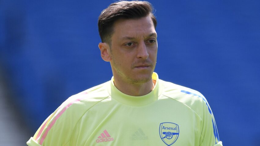 Nafasi ya Mesut Ozil Ndani ya Arsenal Ni Finyu Mno