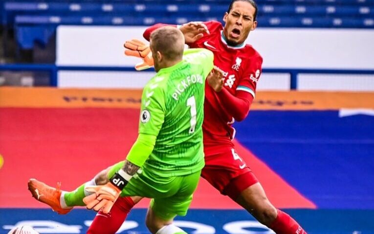 Pickford Aponea Chupuchupu Adhabu ya FA.