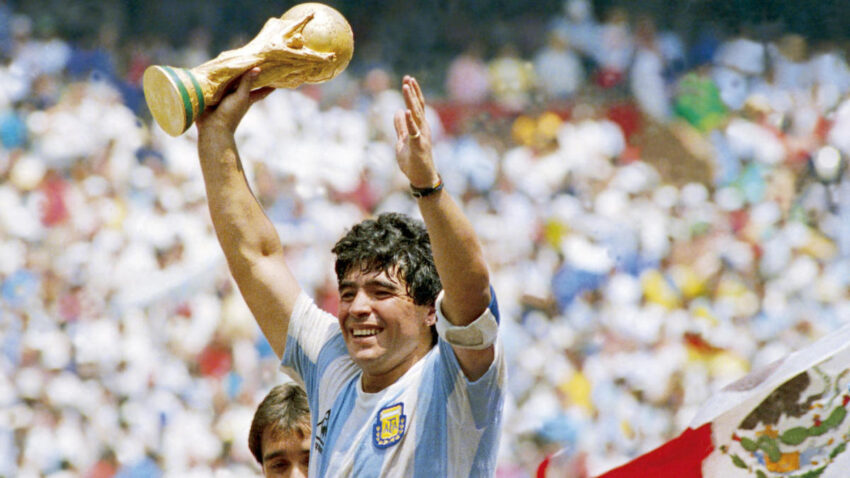 Dimba la Napoli Kupewa Jina la  San-Paolo Maradona.