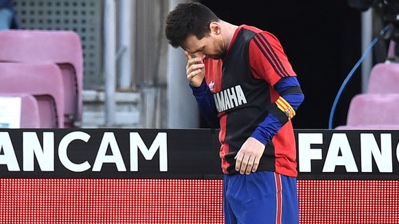 Messi Amuenzi Maradona kwa Mtindo Wake.