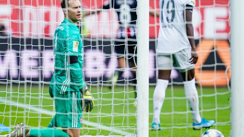Manuel Neuer Aweka Rekodi Bundesliga.
