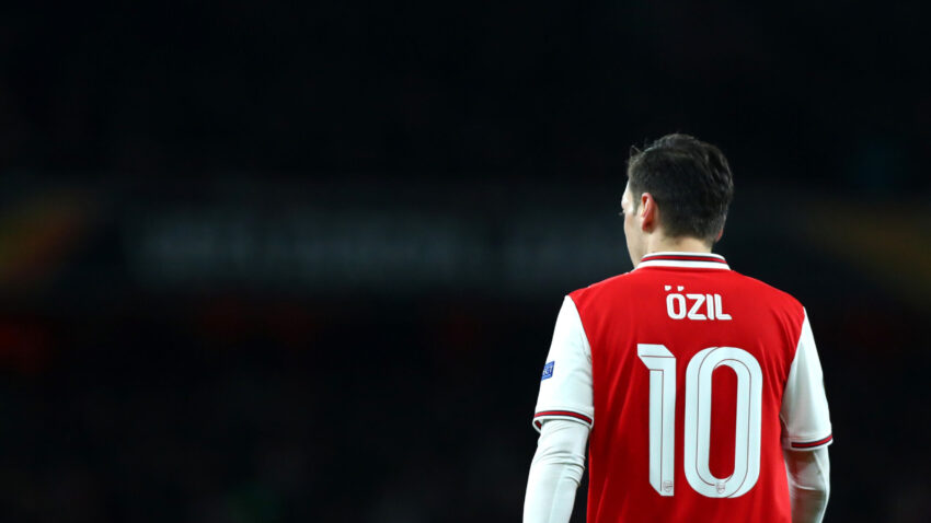 Mesut Ozil Mbioni Kujiunga Fenerbahce.