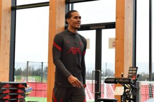 Van Dijk Anahitaji Muujiza Kurejea Msimu Huu.