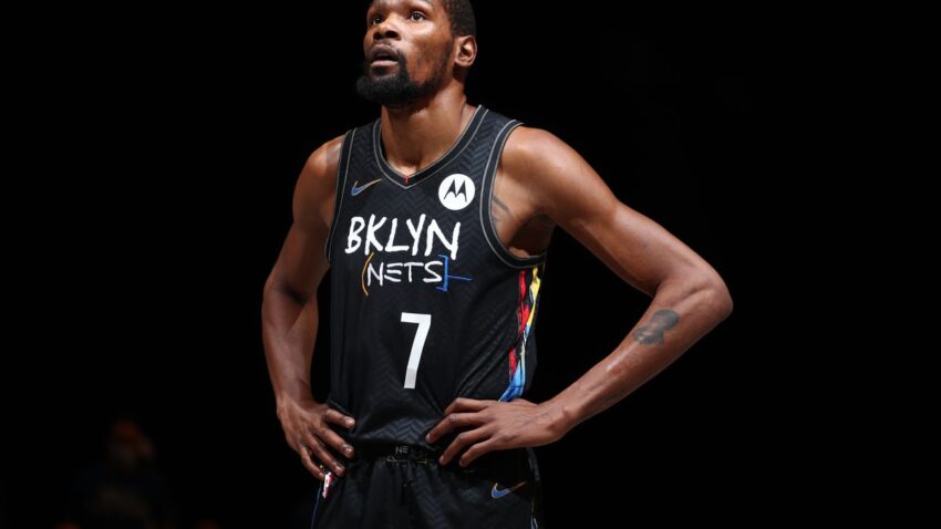 Kevin Durant Kuendelea Kukaa Nje ya Uwanja.