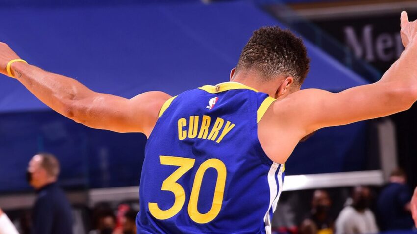 NBA: Curry Aweka Rekodi Warriors.