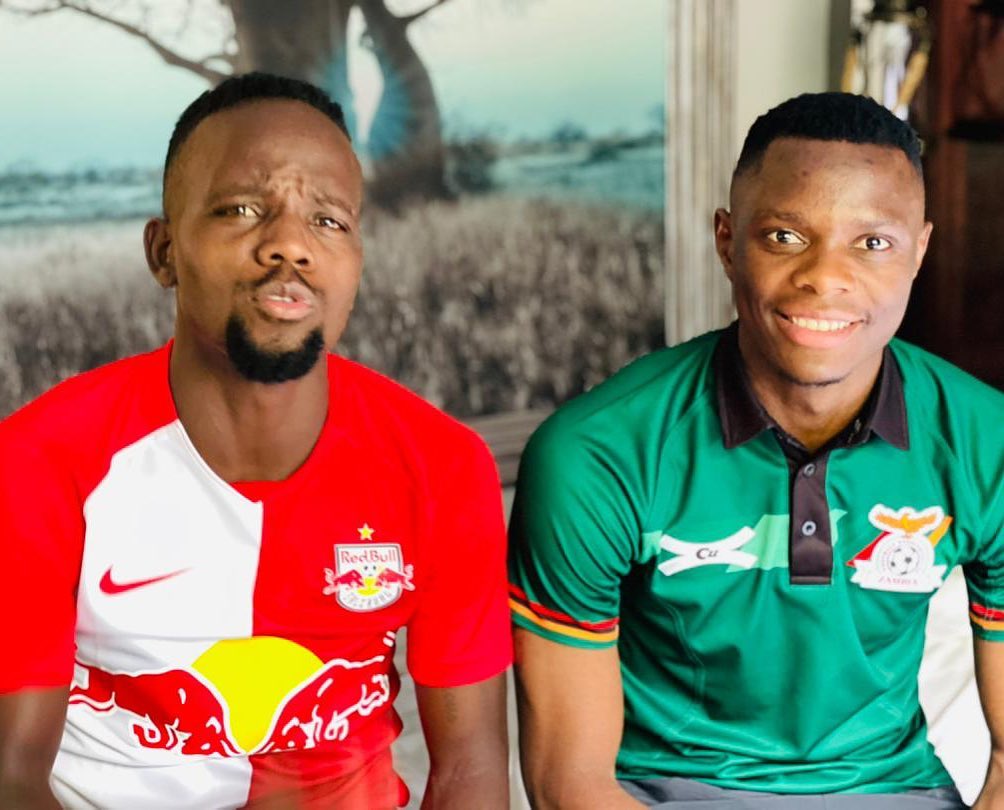 Daka akiwa na Clatous Chama wakati wa majukumu ya timu ya Zambia