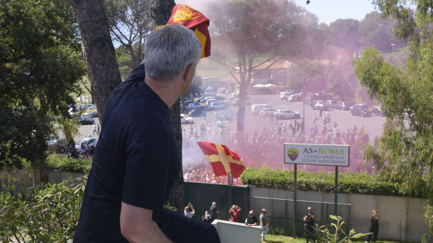 Mourinho Apokelewa kwa Vifijo Roma.