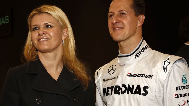 Corinna : Schumacher Yupo, Japo ni Tofauti.