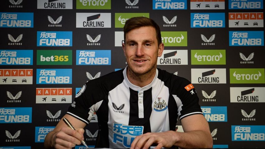 Newcastle United Imesajili Chris Wood.
