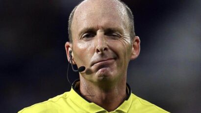 Mike Dean Kustaafu Uamuzi Baada ya Miaka 22