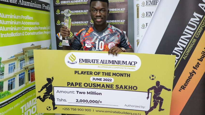 Pape Sakho Akabidhiwa Tuzo ya Mchezaji Bora wa Mwezi Juni