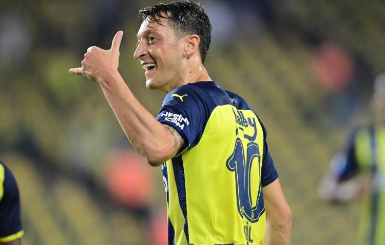 Fenerbahce Wam'mwaga Mesut Ozil