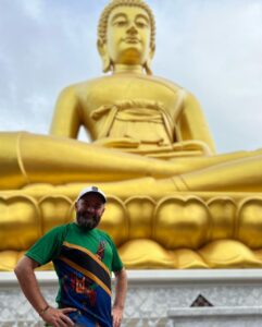 Bongo Zozo Atoa Tuzo ya Bia kwa kocha Kim.