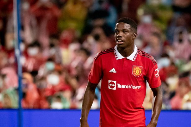 Tyrell Malacia:Martinez Sio Muongeaji Akiwa Nje ya Uwanja