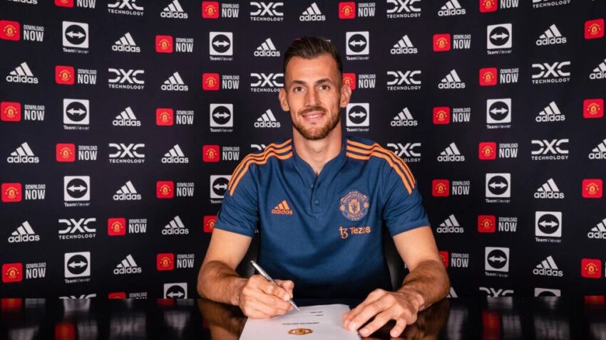 Manchester United Yamsajiri Martin Dubravka