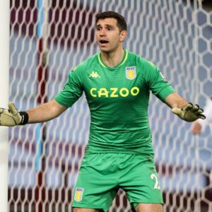 Emiliano Martinez Akosa Usingizi.
