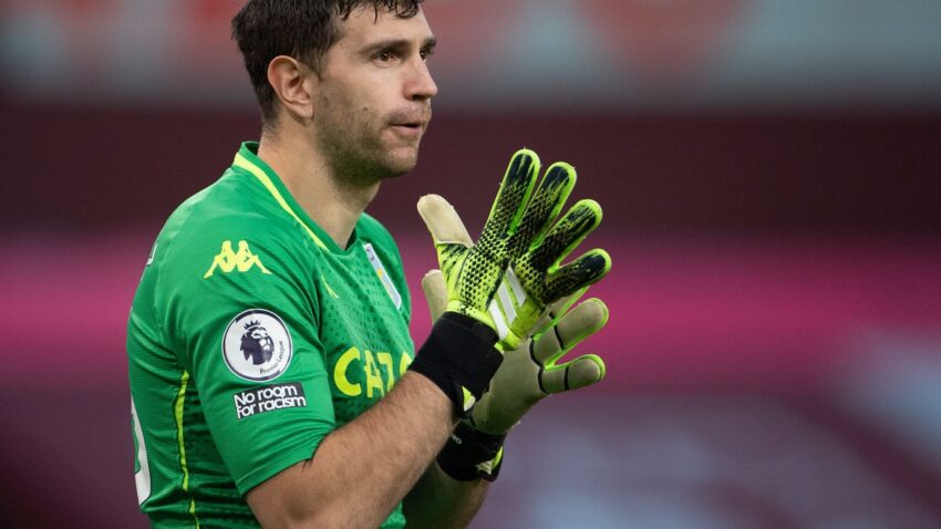 Emiliano Martinez Akosa Usingizi.