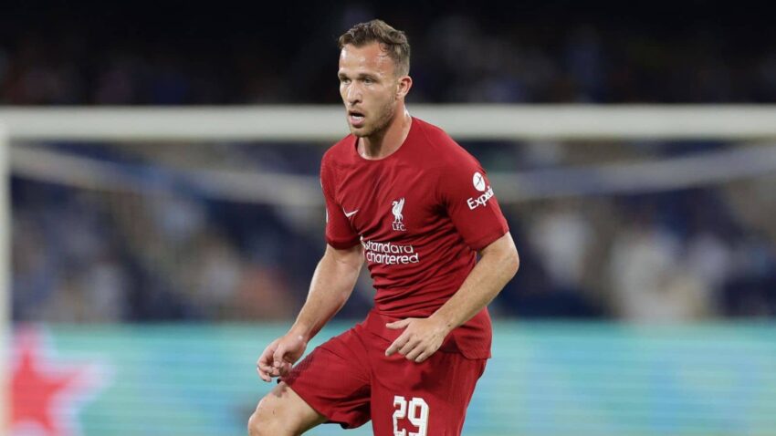 Arthur Melo Aaijiri Wataalam 3 wa Viungo Binafsi Ili Kumsaidia Kuwa Imara.