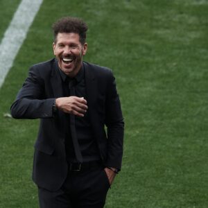 Simeone Awasifu Wachezaji Wake