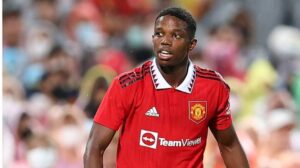 Tyrell Malacia:Martinez Sio Muongeaji Akiwa Nje ya Uwanja