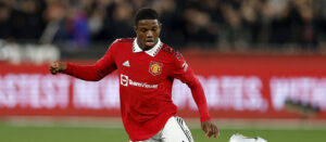 Tyrell Malacia:Martinez Sio Muongeaji Akiwa Nje ya Uwanja