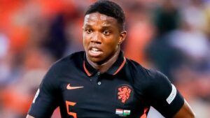 Tyrell Malacia Apingana na Maamuzi ya Van Gaal.