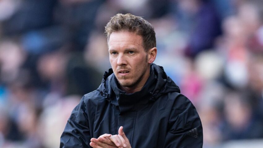 Julian: "Alama Tatu Kwanza"