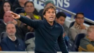 Spurs Yatoa Sare Huku VAR Ikimpatia Conte Kadi Nyekundu.