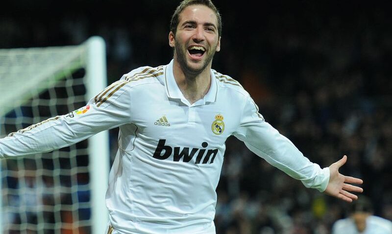 Gonzalo Higuain Atundika Daluga.