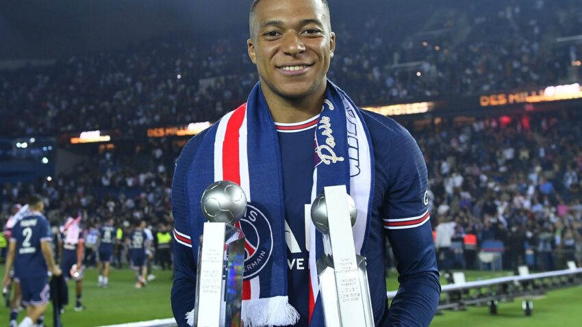 Kylian Mbappe: Aomba Kuondoka PSG.