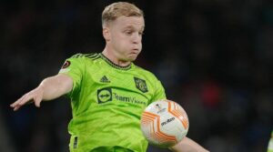 Ten Hag Akataa Kumkatia Tamaa Van de Beek