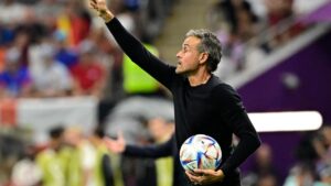 Enrique Awafariji Wachezaji Wake Baada ya Sare ya Jana