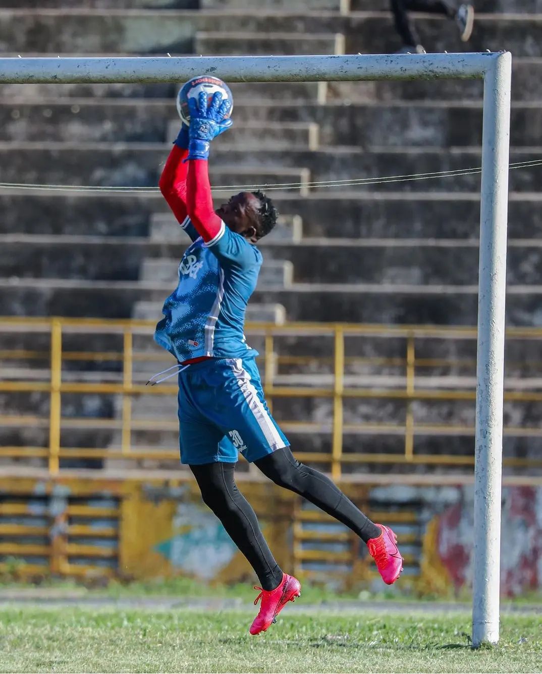 Beno Kakolanya atajwa Azam FC