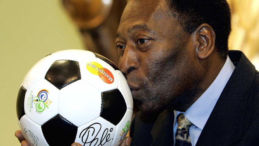 Pele Atatumia Krismasi Hospitalini Baada ya Kupata Saratani