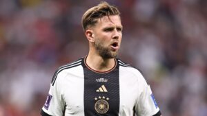 Klose Ampigia Saluti Mshambuliaji wa Ujerumani Fullkrug 