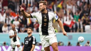 Klose Ampigia Saluti Mshambuliaji wa Ujerumani Fullkrug 