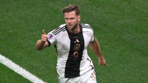 Klose Ampigia Saluti Mshambuliaji wa Ujerumani Fullkrug 