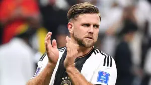 Klose Ampigia Saluti Mshambuliaji wa Ujerumani Fullkrug 