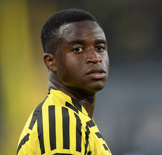 Moukoko Akumbwa na Kashfa ya Kudanganya Umri