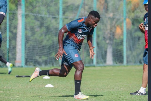 Mosses Phiri Aahidi Kurejesha Makali Yake