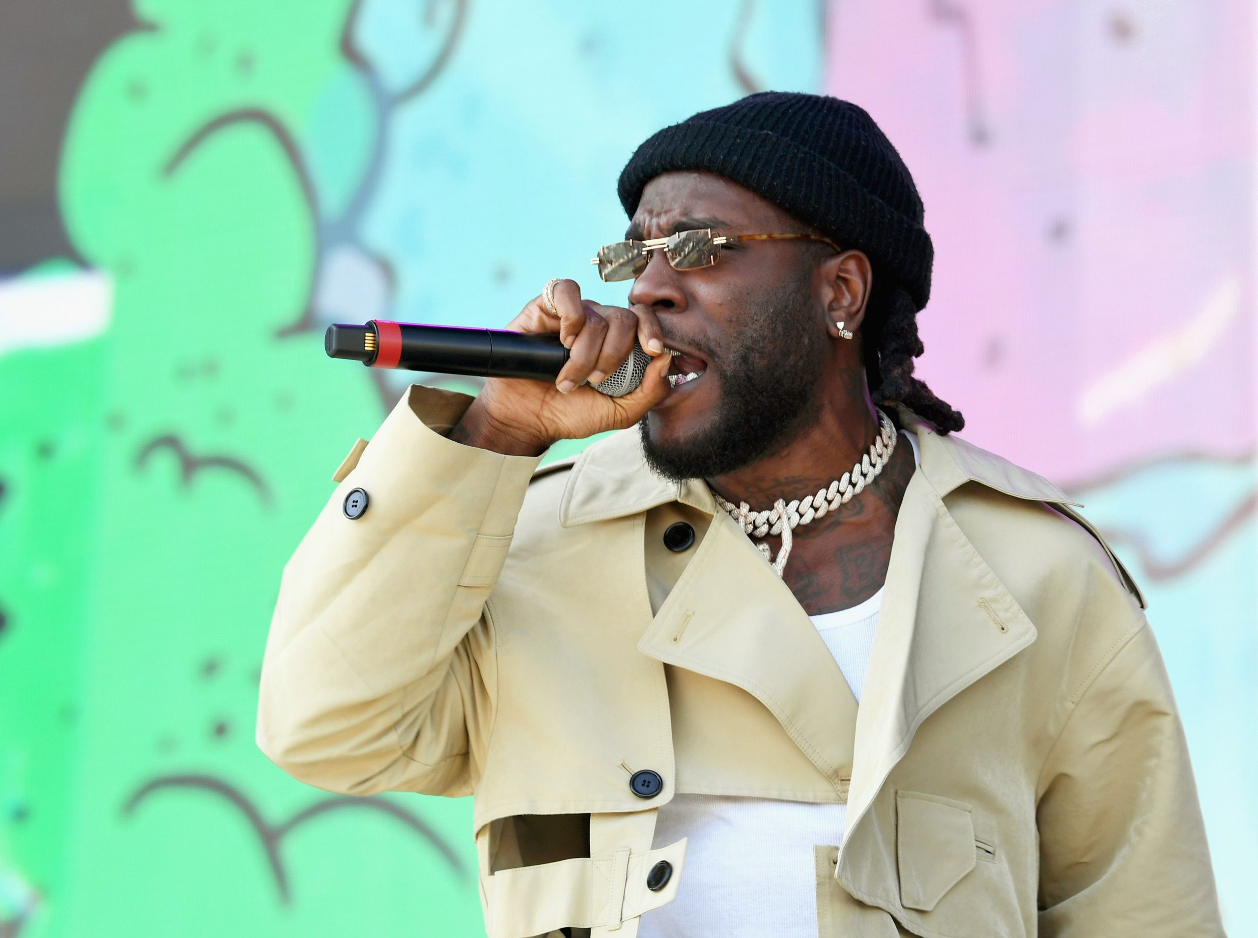 Burna Boy Kutumbuiza Fainali za UEFA 2022/23 Instanbul