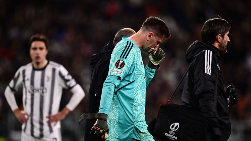 Szczesny Aogopa Baada ya Kuhangaika Kupumua Wakati wa Mchezo Dhidi ya Sporting