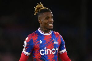 Hodgson: "Palace Bado Wanapambana Kutoshuka Daraja"
