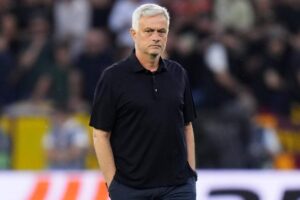 PSG Yasitisha Mpango wa Kumhitaji Kocha wa AS Roma Mourinho